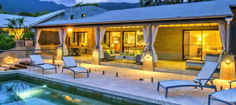 Oceans Edge Beach House At Oak Beach - Accommodation Australia 2