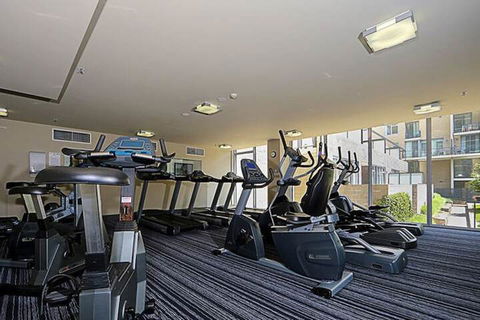 Spacious 1-Bedroom Apartment With Parking - Accommodation Australia 6