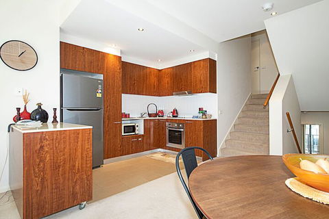 Spacious 1-Bedroom Apartment With Parking - Accommodation Australia 5