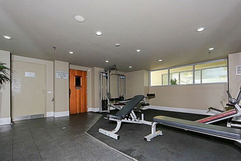 Spacious 1-Bedroom Apartment With Parking - Accommodation Australia 7