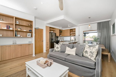 A PERFECT STAY - Luxe & Bloom - Australia Shopping 4