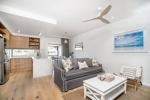 A PERFECT STAY - Luxe & Bloom - Australia Shopping 1