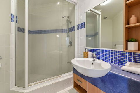 BEACH BLISS LUXURIOUS APARTMENT With POOL - Accommodation Australia 2