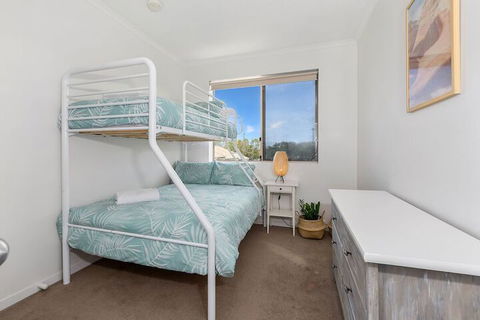BEACH BLISS LUXURIOUS APARTMENT With POOL - Accommodation Australia 6