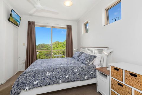 BEACH BLISS LUXURIOUS APARTMENT With POOL - Accommodation Australia 5