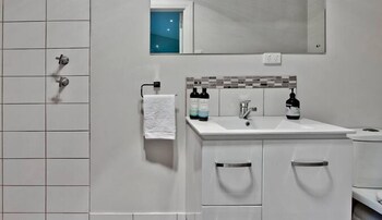 Adelaide 4 Bedroom House With Pool - Australia Shopping 6