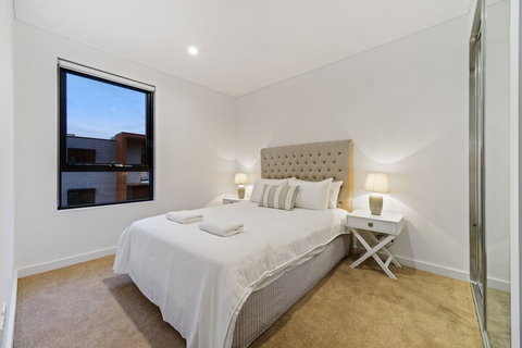 HomeHotel New & Comfort 3 Bedrooms - Australia Shopping 3