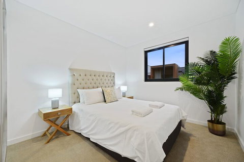 HomeHotel New & Comfort 3 Bedrooms - Australia Shopping 4
