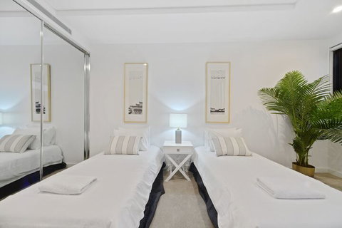 HomeHotel New & Comfort 3 Bedrooms - Australia Shopping 6