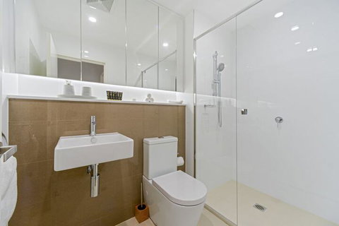 HomeHotel New & Comfort 3 Bedrooms - Australia Shopping 5