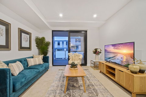 HomeHotel New & Comfort 3 Bedrooms - Australia Shopping 2