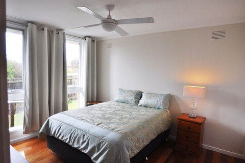 Salty Sands Meters From THE Beach Free Wifi - Accommodation Australia 6