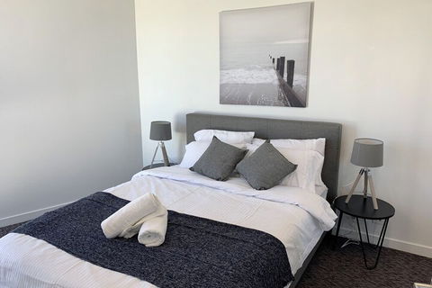 JC Water View Apartment On La Trobe - Accommodation Australia 3
