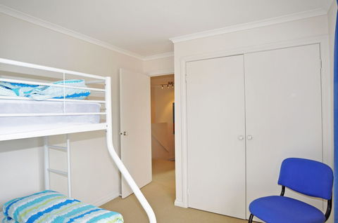 THE Esplanade 4 Free Wifi & Foxtel - Accommodation Australia 3