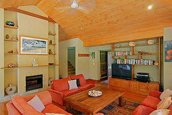 Abbies Beach House - Local Tourism 0