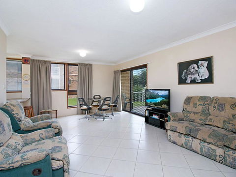 2 / 8 Banks Avenue Easy Walk To Tweed Heads Bowls Club - Local Tourism 5