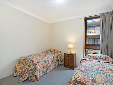 2 / 8 Banks Avenue Easy Walk To Tweed Heads Bowls Club - Local Tourism 3