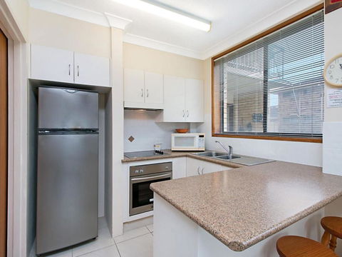 2 / 8 Banks Avenue Easy Walk To Tweed Heads Bowls Club - Local Tourism 4