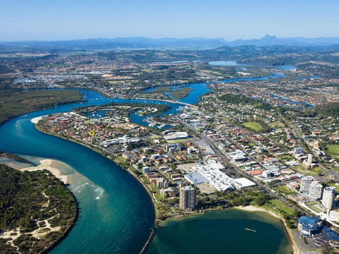 2 / 8 Banks Avenue Easy Walk To Tweed Heads Bowls Club - Local Tourism 1