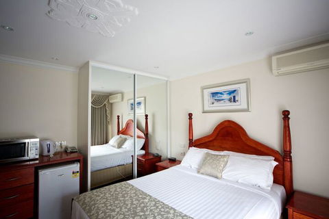 Sanctuary House Resort Motel - Accommodation Australia 6