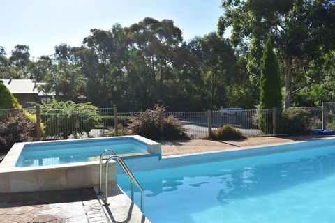 Sanctuary House Resort Motel - Accommodation Australia 1