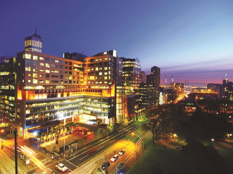 Oaks Melbourne On William Suites - Bed n Breakfasts 0
