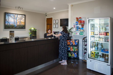 Highlander Motor Inn & Apartments - Local Tourism 4