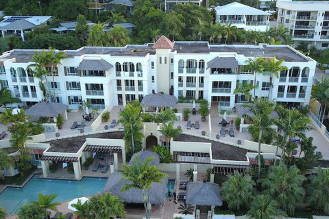 Sea Change Beachfront Apartments - Bed n Breakfasts 1