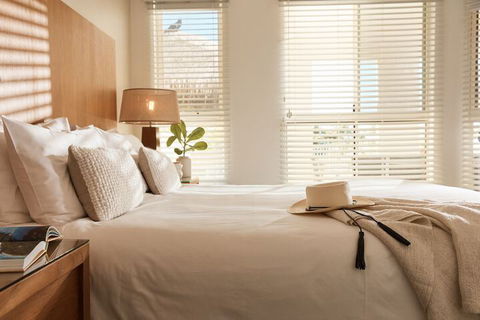 Sea Change Beachfront Apartments - Bed n Breakfasts 7