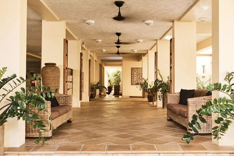Sea Change Beachfront Apartments - Bed n Breakfasts 5