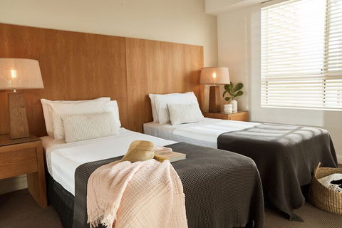 Sea Change Beachfront Apartments - Bed n Breakfasts 6