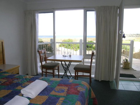 A Great Ocean View Motel - Local Tourism 4