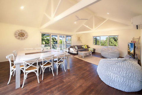 Boathouse Resort Studios & Suites - Australia Shopping 4