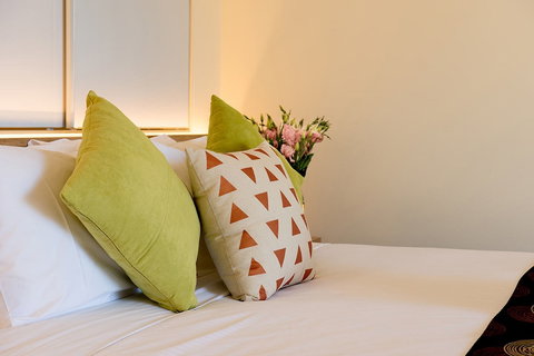 Boathouse Resort Studios & Suites - Australia Shopping 5