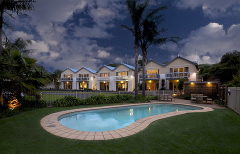 Boathouse Resort Studios & Suites - Australia Shopping 1