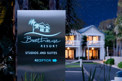 Boathouse Resort Studios & Suites - Australia Shopping 3