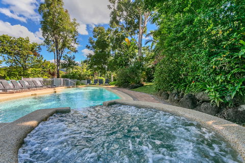 Beachfront Apartments On Trinity Beach - Bed n Breakfasts 3