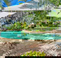 Beachfront Apartments on Trinity Beach - Bed n Breakfasts