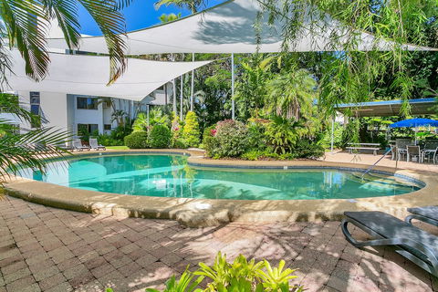 Beachfront Apartments On Trinity Beach - Bed n Breakfasts 0
