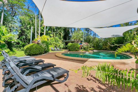 Beachfront Apartments On Trinity Beach - Bed n Breakfasts 5