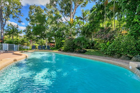Beachfront Apartments On Trinity Beach - Bed n Breakfasts 2