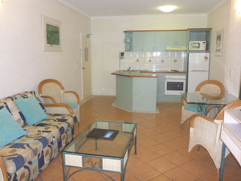 Palm Cove Tropic Apartments - Bed n Breakfasts 3