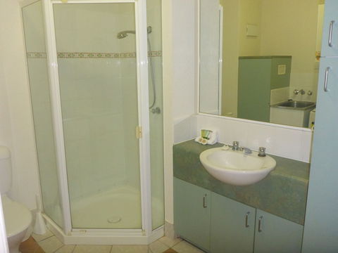 Palm Cove Tropic Apartments - Bed n Breakfasts 5