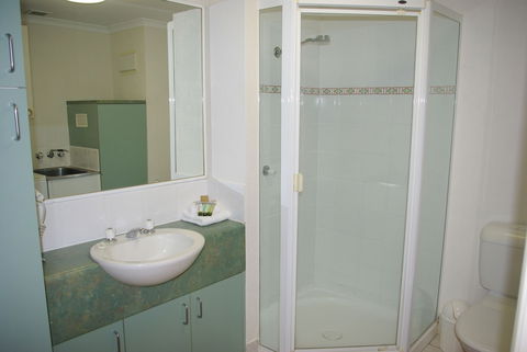 Palm Cove Tropic Apartments - Bed n Breakfasts 6