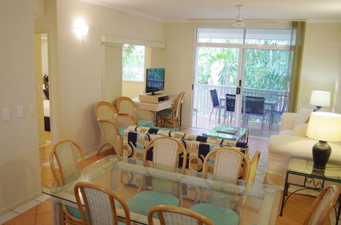 Palm Cove Tropic Apartments - Bed n Breakfasts 1