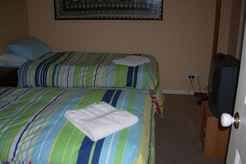 Busy Buzz B & B - Australia Shopping 6