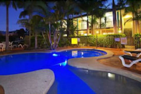 Beaches Serviced Apartments - Australia Shopping 3