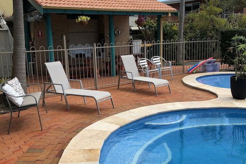 Beaches Serviced Apartments - Australia Shopping 7