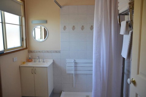 Avoca Cottages - Australia Shopping 7