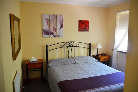 Avoca Cottages - Australia Shopping 4